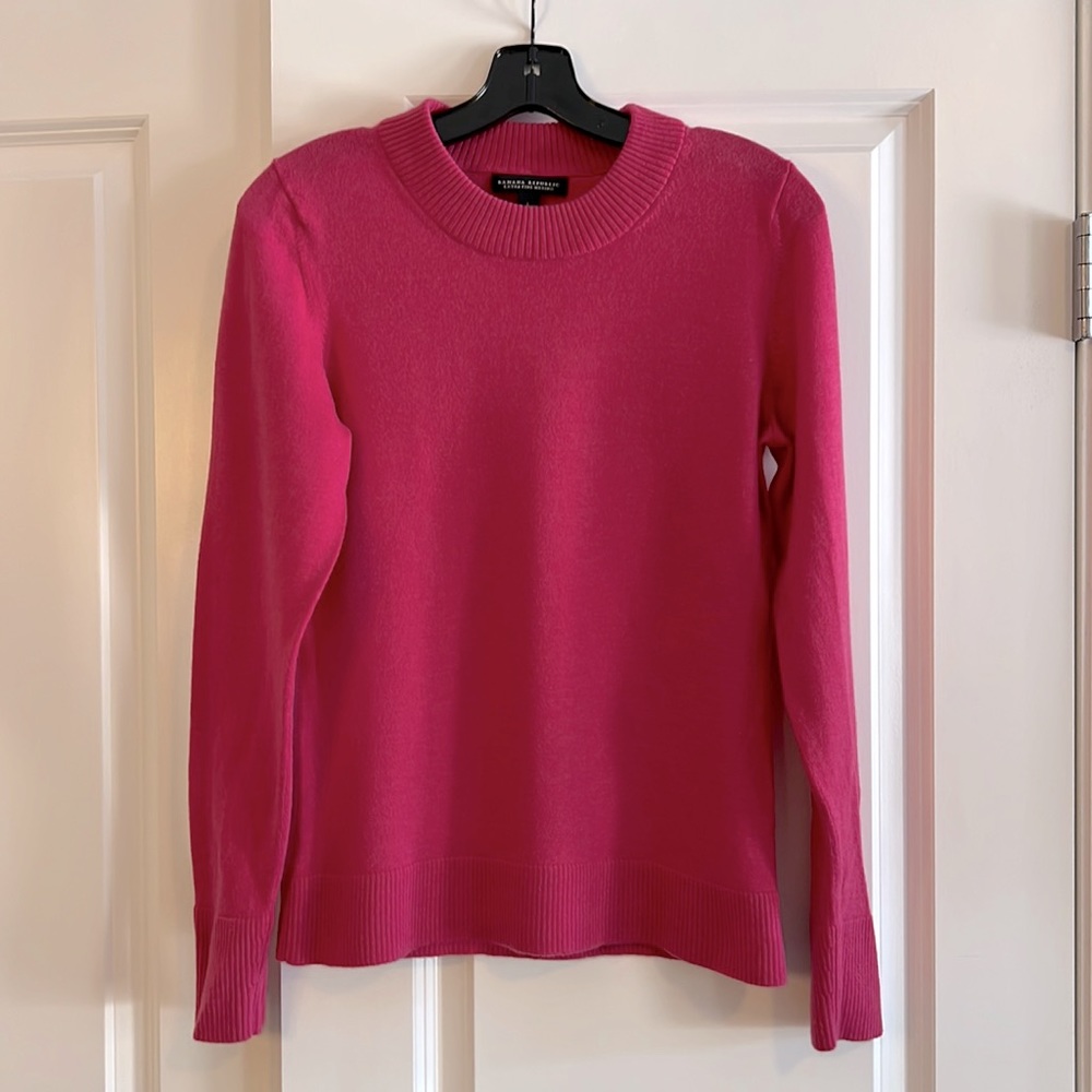 Pink Banana Republic sweater. Size: L.